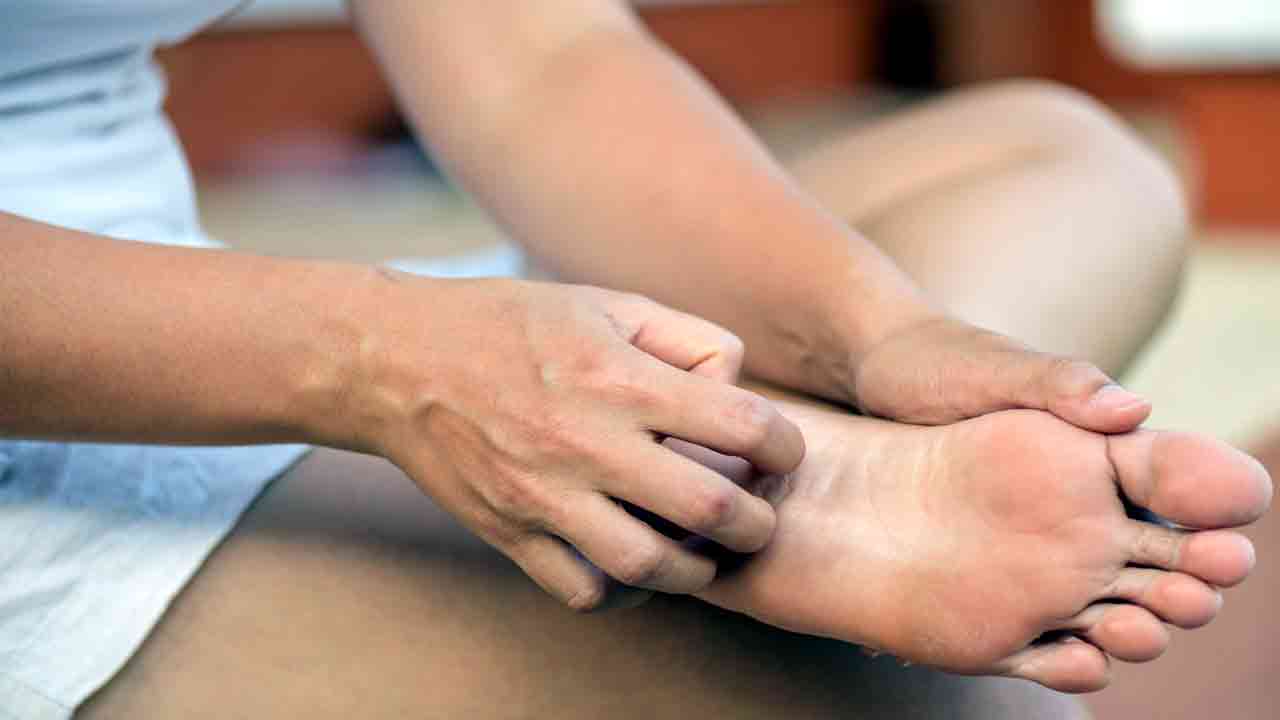 Health Tips: పాదాలలో ఈ మార్పులు కనిపిస్తున్నాయా.. అయితే జాగ్రత్త..