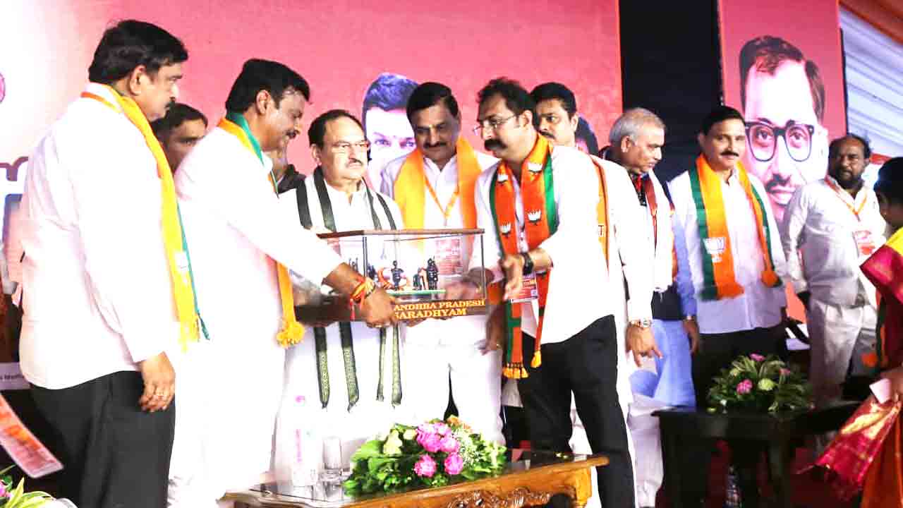 JP Nadda: విశాఖపట్నంలో సారథ్యం  సభ.. హాజరైన జేపీ నడ్డా