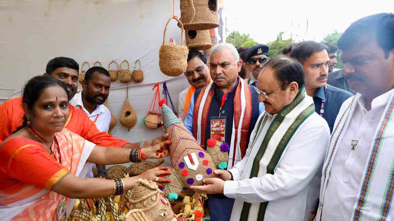 JP Nadda: విశాఖపట్నంలో సారథ్యం  సభ.. హాజరైన జేపీ నడ్డా