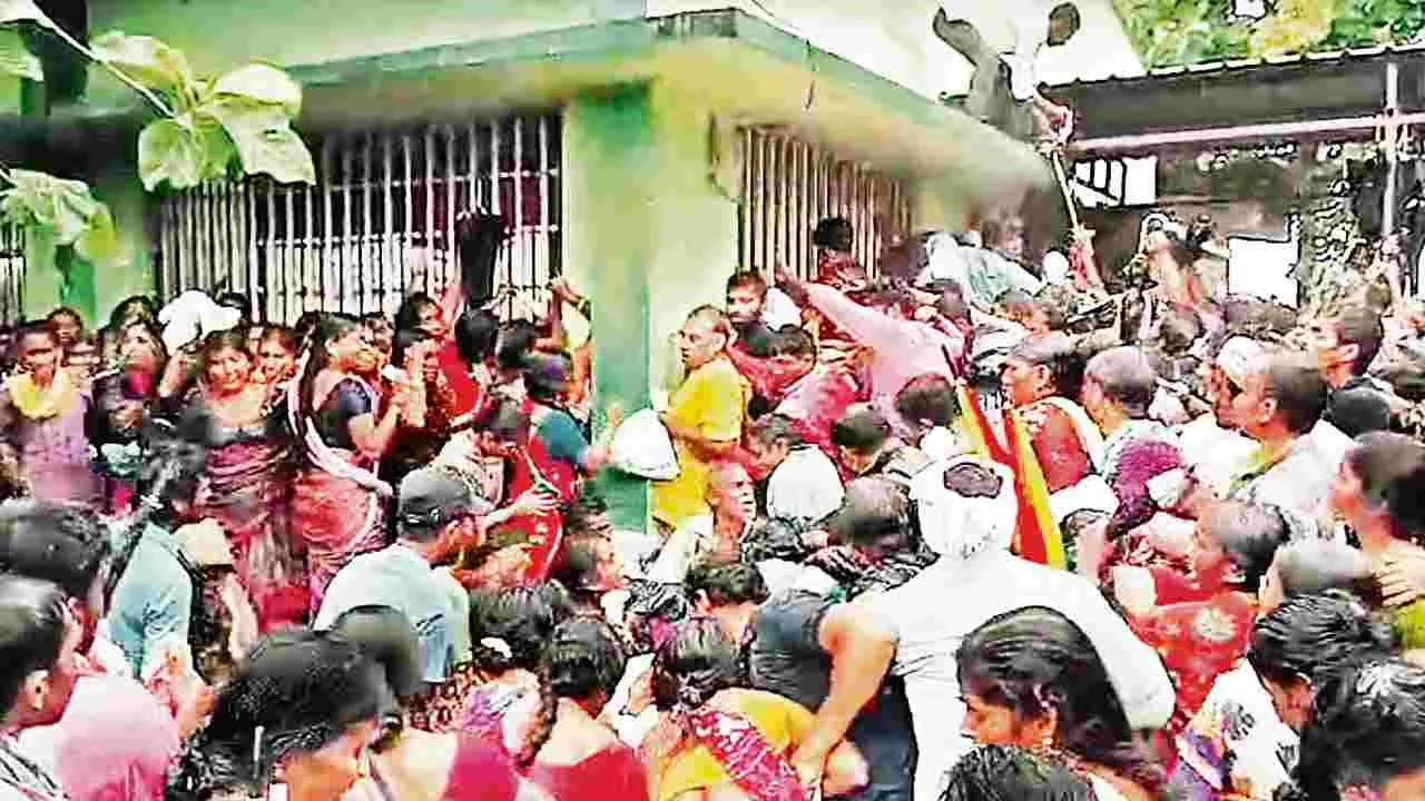 అన్నదాతల ఆందోళన