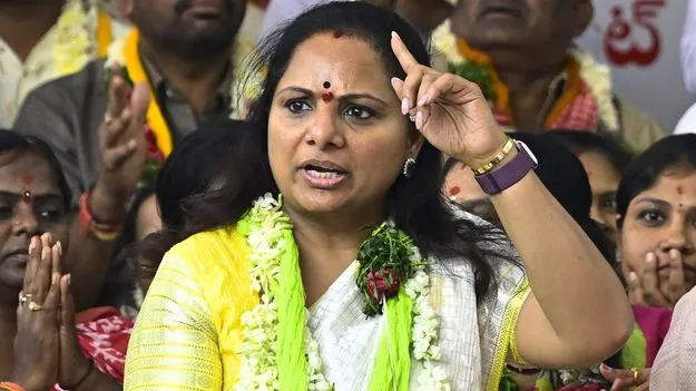 Kavitha Fire On Revanth Govt: కాంగ్రెస్ కమీషన్ల సర్కారంటూ.. కవిత మళ్లీ ఫైర్ 