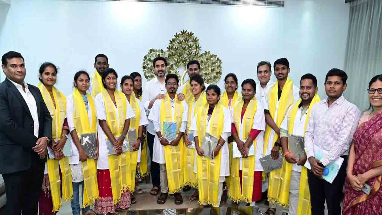 Minister Nara Lokesh: మంత్రి నారా లోకేష్‌ను కలిసిన నర్సింగ్, హెల్త్ కేర్ ప్రొఫెషనల్స్‌