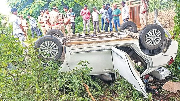 Armed Robbery on Cinefakku Road: సినీఫక్కీలో దారిదోపిడీ.. 40 లక్షలు చోరీ