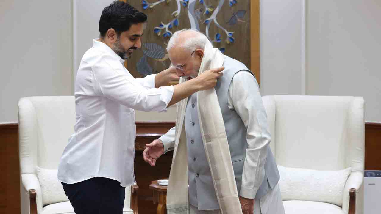 ప్రధాని మోదీతో మంత్రి నారా లోకేష్ భేటీ