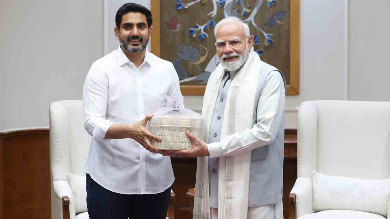 ప్రధాని మోదీతో మంత్రి నారా లోకేష్ భేటీ