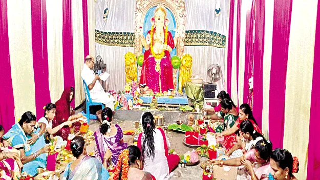 గణనాథునికి ప్రత్యేక పూజలు