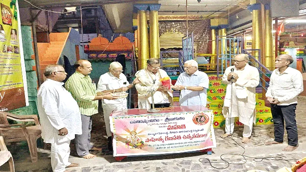 శృంగార, వైరాగ్య కావ్యం ‘కవికర్ణ రసాయనం’