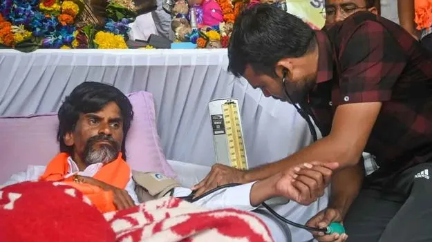 Manoj Jarange: దిగొచ్చిన ప్రభుత్వం.. ముగిసిన మనోజ్ జరాంగే ఆందోళన