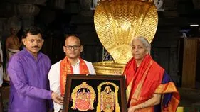 Nirmala Sitaraman in Tirumala: తిరుమల శ్రీవారిని దర్శించుకున్న కేంద్ర ఆర్థిక మంత్రి నిర్మలా సీతారామన్