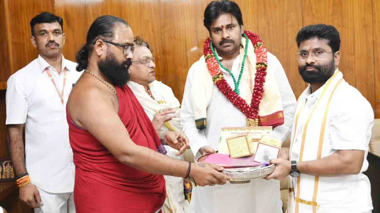 Pawan Kalyan: ఇంద్రకీలాద్రి దసరా శరన్నవరాత్రి ఉత్సవాలకు పవన్ కల్యాణ్‌కు ఆహ్వానం