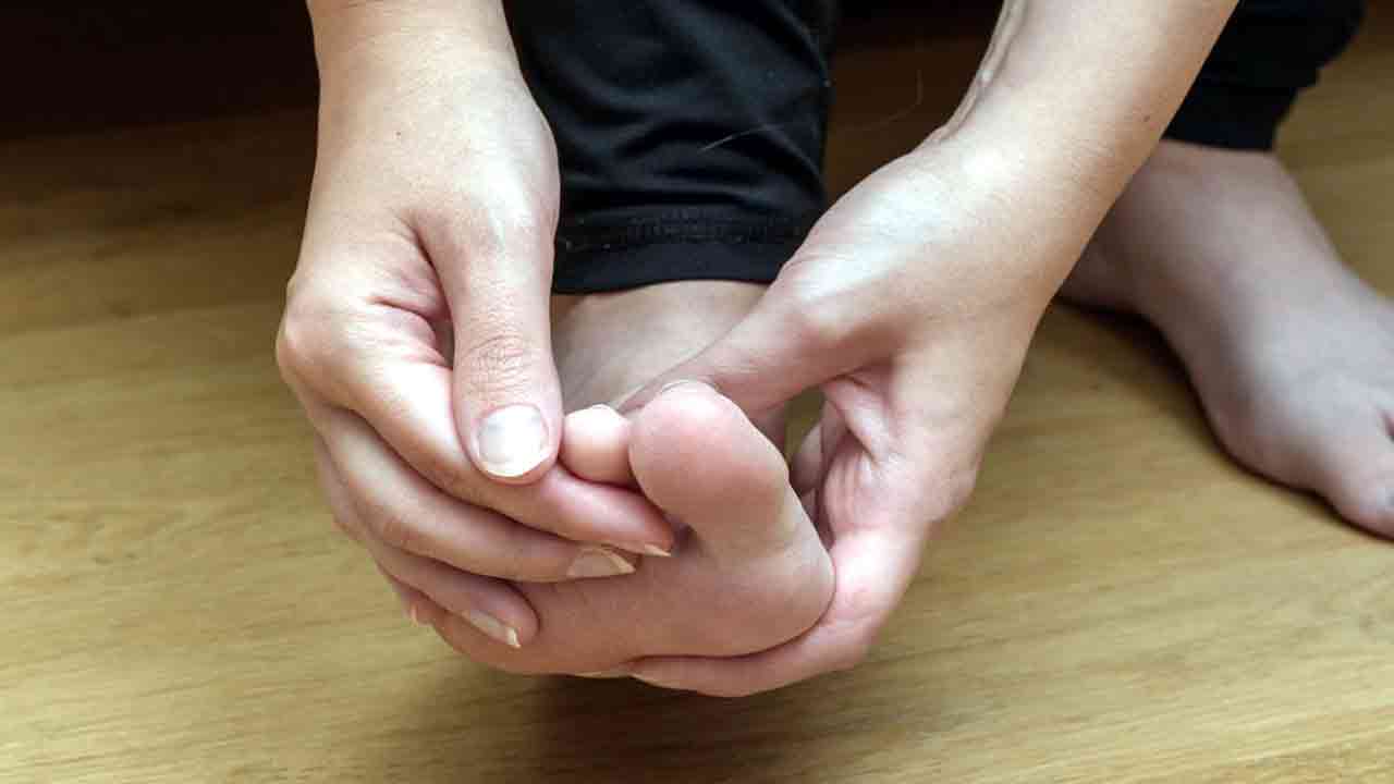 Health Tips: పాదాలలో ఈ మార్పులు కనిపిస్తున్నాయా.. అయితే జాగ్రత్త..