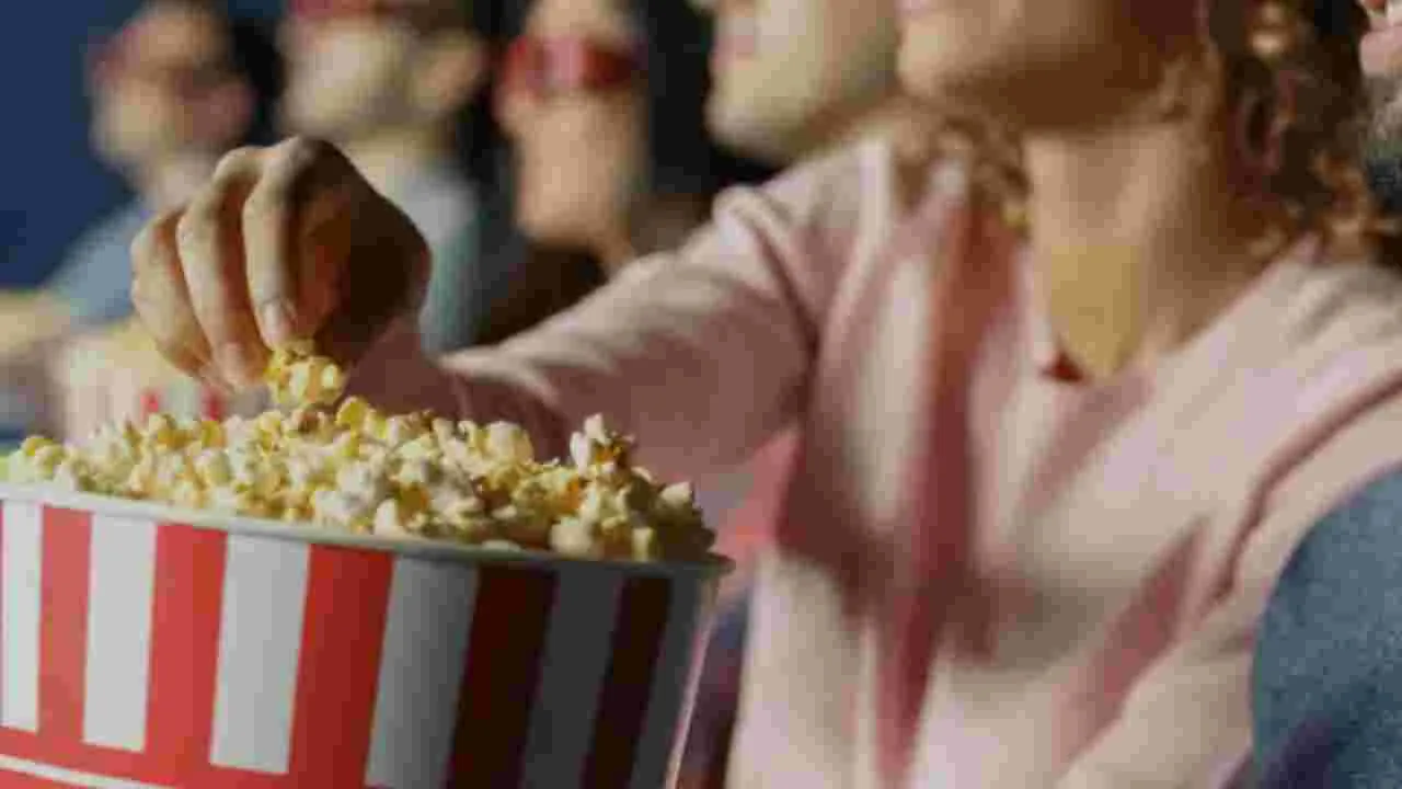 Microwave Popcorn Side Effects: సినిమా చూస్తూ మైక్రోవేవ్‌లో వండిన పాప్‌కార్న్ తింటున్నారా? బీ కేర్ ఫుల్