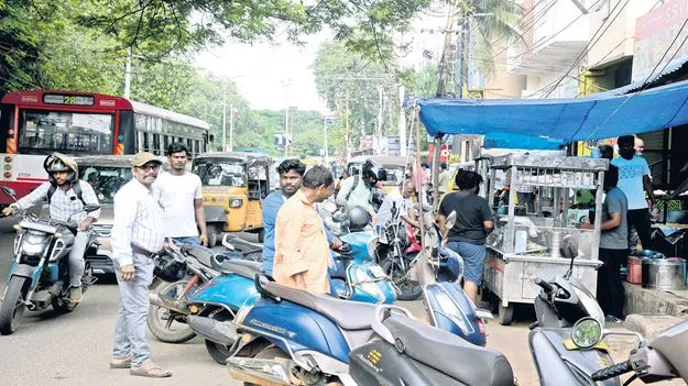 ఆక్రమణలకు  అడ్డుకట్ట