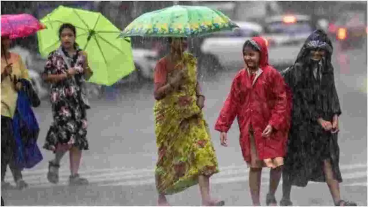 Rain Alert: బంగాళాఖాతంలో బలహీనపడిన అల్పపీడనం.. పలు జిల్లాలకు ఎల్లో అలర్ట్