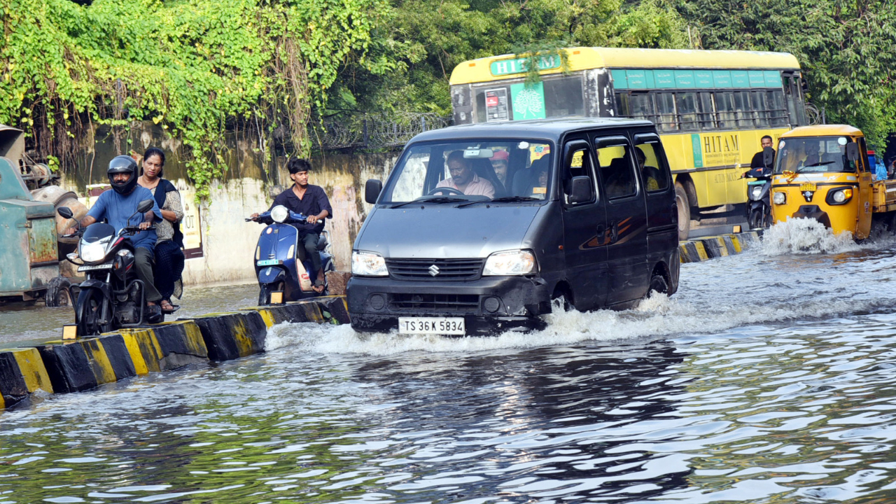 Hyderabad: భారీ వర్షానికి నగరం అల్లకల్లోలం