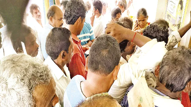 అవసరం మేరకు యూరియా ఇవ్వరా?