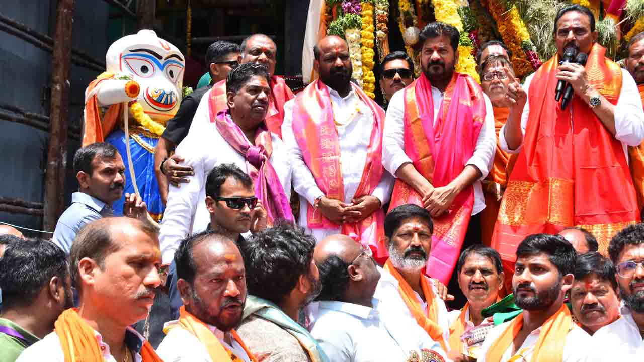 ఖైరతాబాద్ మహా గణపతిని దర్శించి.. పూజించిన సీఎం రేవంత్ రెడ్డి 