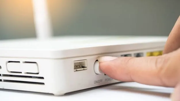Wifi Router Off: బెడ్‌రూమ్‌లోని వైఫై రౌటర్‌ను రాత్రి వేళ ఆఫ్ చేయాలనుంటున్న నిపుణులు.. కారణం ఏంటంటే.. 