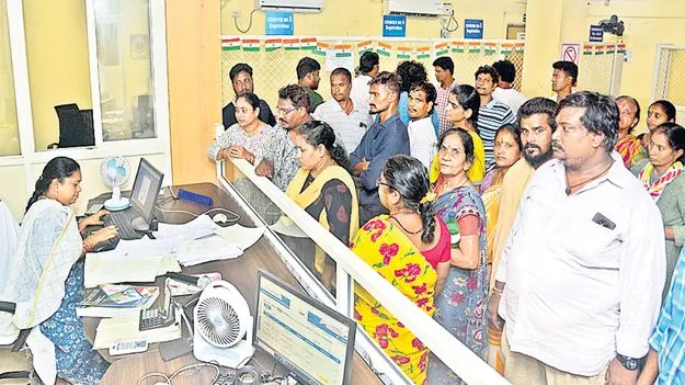 జోరుగా పేదల పట్టాల రిజిసే్ట్రషన్లు