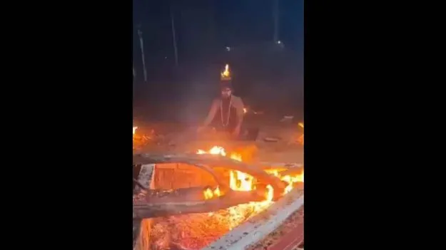 Chandra Grahan 2025: బాబోయ్.. అర్ధరాత్రి తలపై కుంపటి పెట్టుకుని..