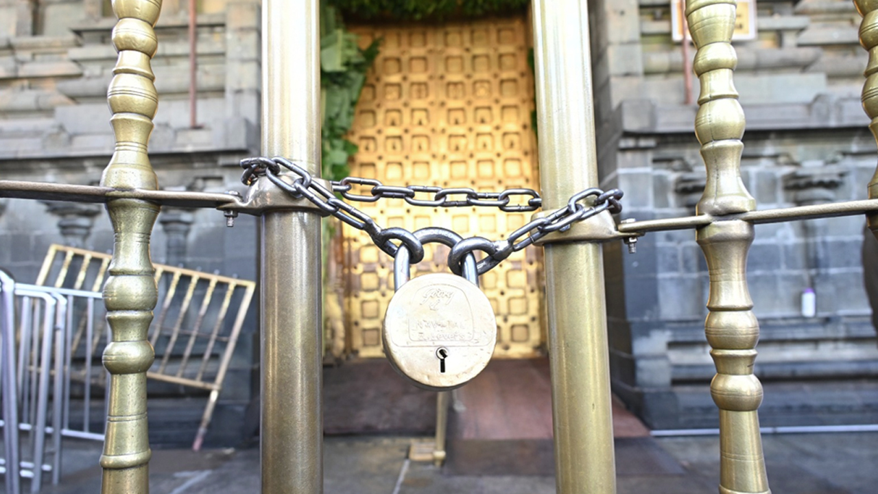 Tirumala:శ్రీవారి ఆలయం మూసివేత.. నిర్మానుష్యంగా మారిన తిరుమల