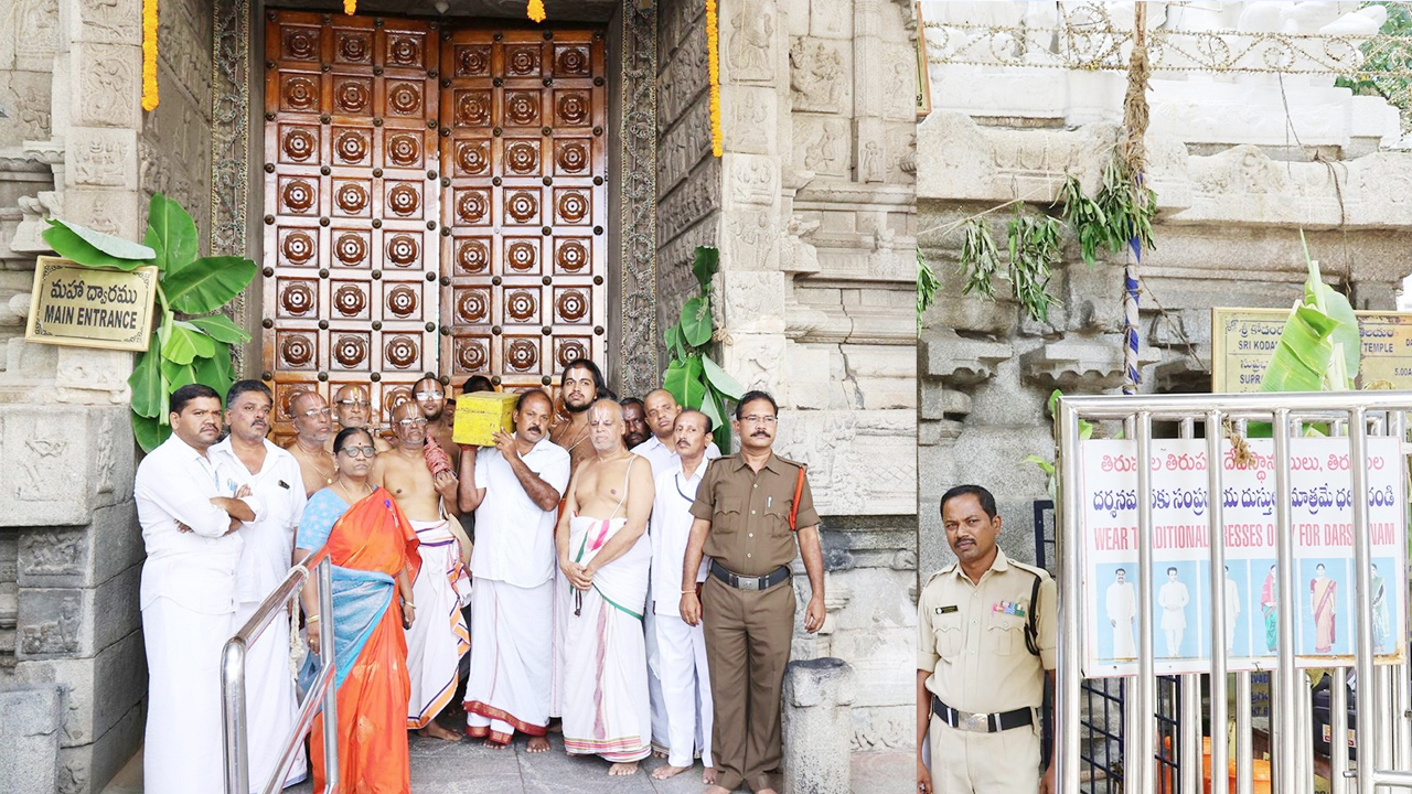 Lunar Eclipse: చంద్రగ్రహణం.. ఆలయాలు మూసివేత..