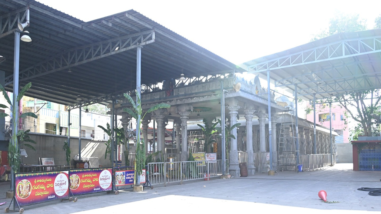 Lunar Eclipse: చంద్రగ్రహణం.. ఆలయాలు మూసివేత..