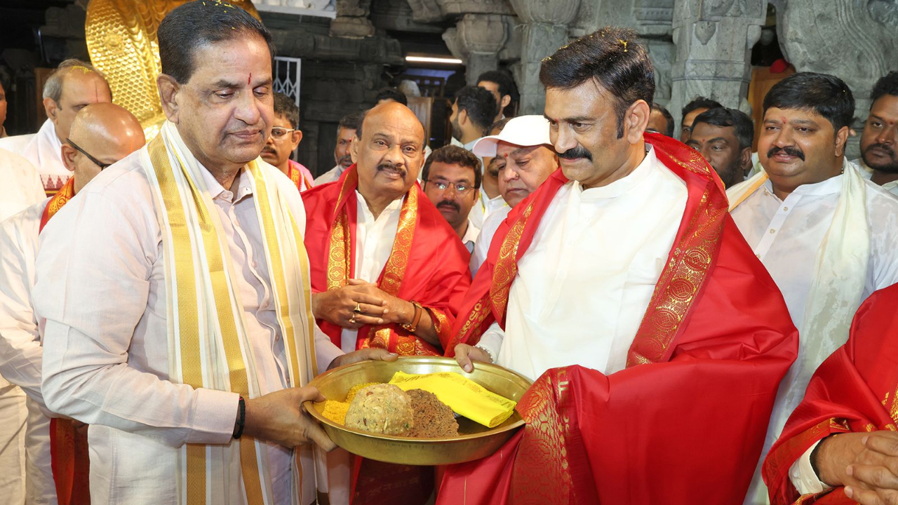 Tirumala: తిరుమల శ్రీవారిని దర్శించుకున్న ప్రముఖులు