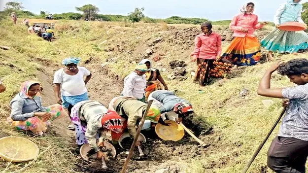 ఉపాధి కూలీలకు ఊరట