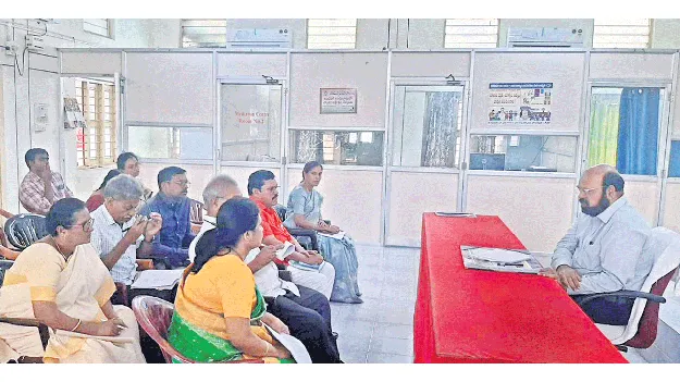 బాలబాలికలు పాఠశాలల్లోనే ఉండాలి