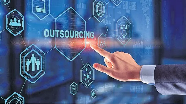 US Restrictions: ఐటీ ఔట్‌సోర్సింగ్‌పై ఆంక్షలు