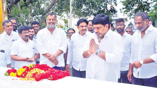 సూపర్‌ హిట్‌ సభ ఏర్పాట్లలో ఉమ్మడి జిల్లా నేతలు