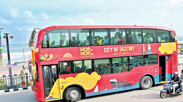 Double Decker Bus Tour: హాప్‌ హాప్‌.. టిప్‌ టాప్‌