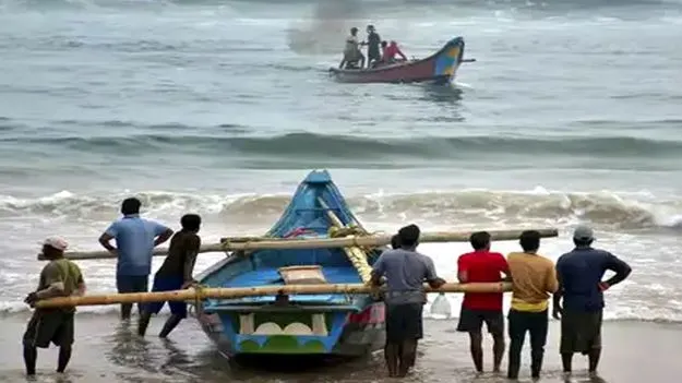 Cyclone: ఉత్తర కోస్తాకు రెడ్‌ అలర్ట్‌