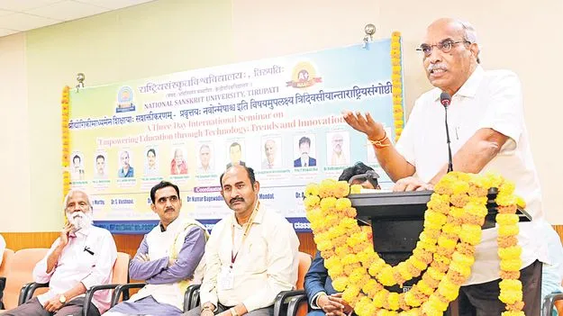 Former IAS Dr K. Lakshminarayana: జ్ఞానానికి సాంకేతికత ప్రత్యామ్నాయం కాదు 