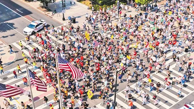 Washington DC: ట్రంప్‌పై నిరసన గళం