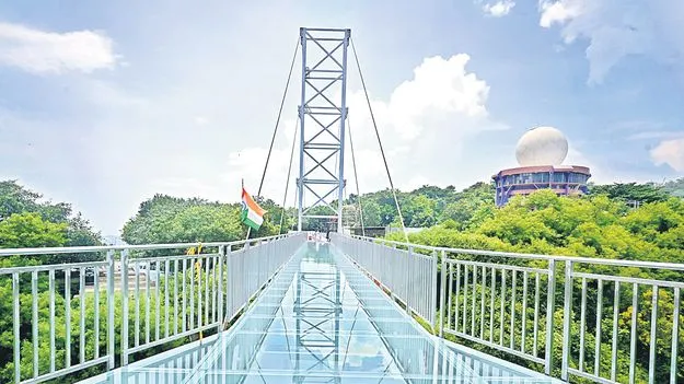 Visakhapatnam: గాల్లో తేలినట్టుందే..