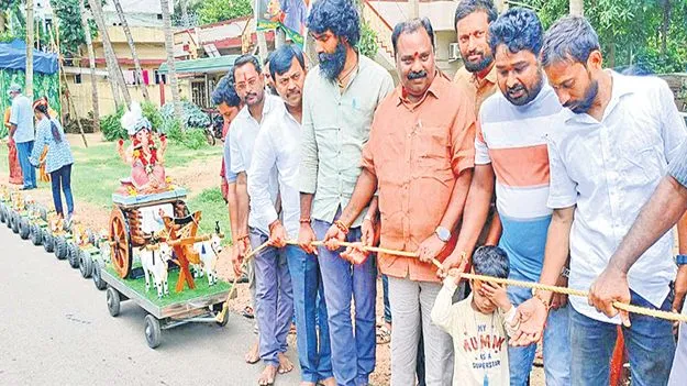 Konaseema District: అలరించిన చిన్నారుల.. గణనాథులు