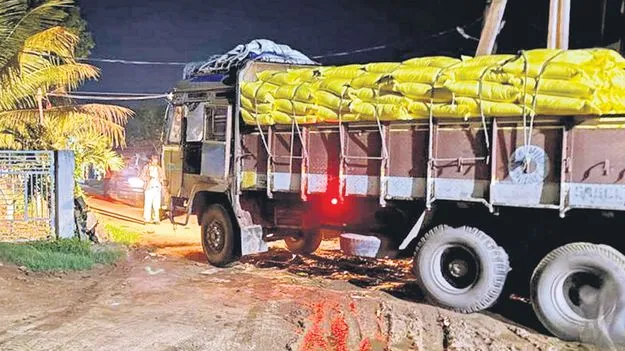 Kakinada District: యూరియా అక్రమ రవాణా గుట్టురట్టు
