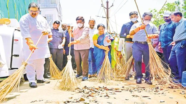  Minister Narayana: నాలుగైదు రోజుల్లో పాత చెత్త శుభ్రం
