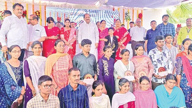 EX Vice President Venkaiah Naidu: ఉచితాలతో వ్యవస్థ మనుగడకే ముప్పు