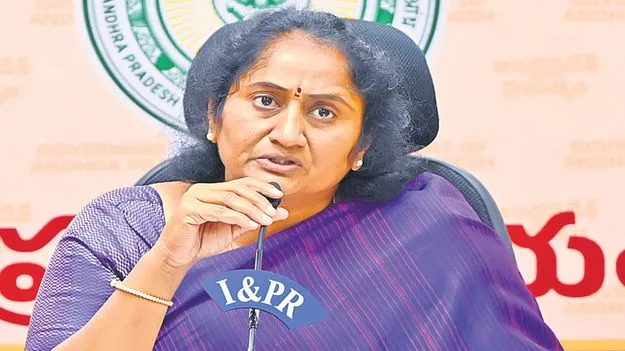 Minister Savitha: మీరు ఫుల్‌ నాలెడ్జ్‌ ఉన్నోళ్లు కదా..