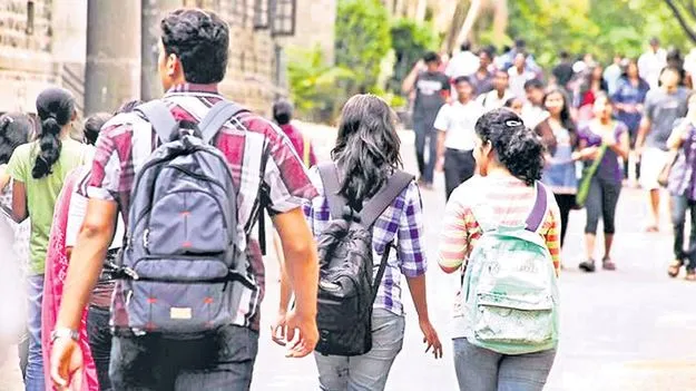 Nuzvid Triple IT Engineering College: ఫీజు కడితేనే సర్టిఫికెట్‌