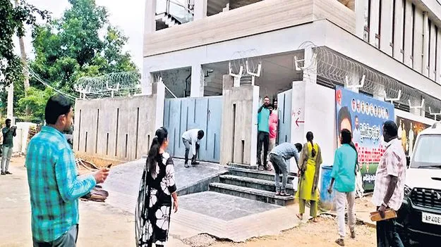 Land Encroachment: మునిసిపల్‌ స్థలాన్ని ఆక్రమించి నిర్మాణం