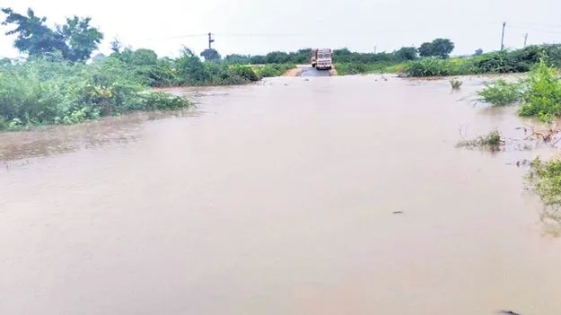 Heavy Rainfall: కర్నూలు, అనంతలో భారీ వర్షం 