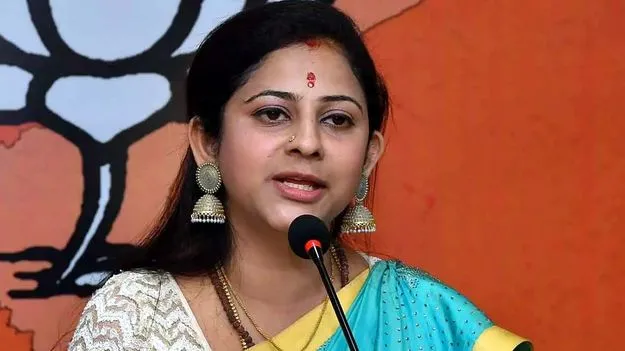 మోదీ తల్లిపై విమర్శలు సిగ్గుచేటు: యామిని