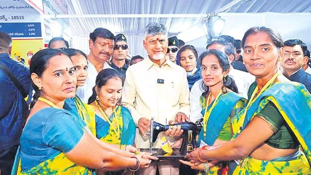 AP Govt: ముమ్మరంగా కుట్టుమిషన్‌ శిక్షణ