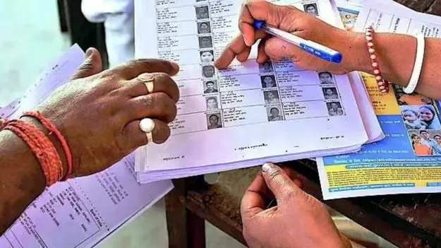 Election Commission: బిహార్‌ ఓటర్లందరికీ కొత్త కార్డులు.. 