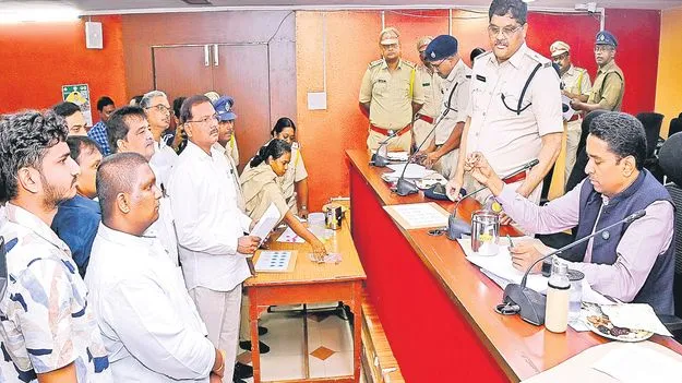 Bar Policy Failure: సగం బార్లు మిగులు