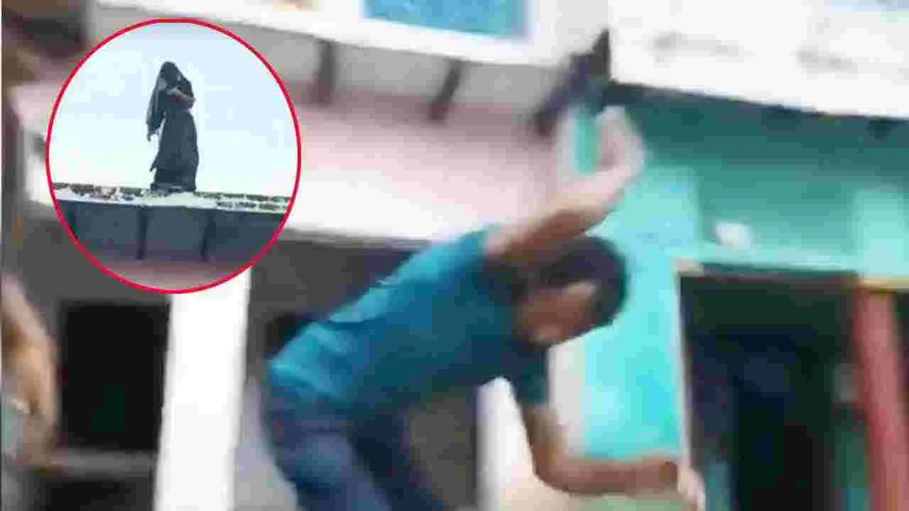 Dowry Horror Archana Survives: ఇంటి పైకప్పు ఎక్కిన భార్య.. కిందకు దూకమంటూ భర్త సవాల్..